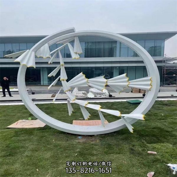 售樓部草地?cái)[放不銹鋼創(chuàng)意圓環(huán)景觀雕塑