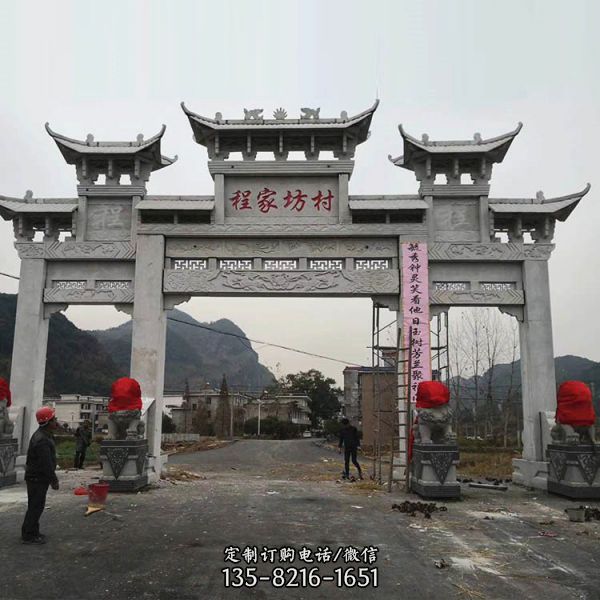 景區(qū)村口擺放大理石石雕牌坊（5）