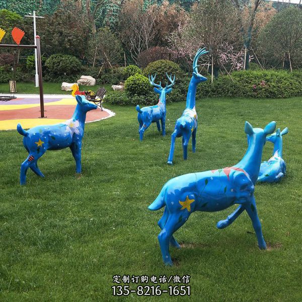 玻璃鋼彩繪鹿，藍(lán)色印花草坪動(dòng)物擺件
