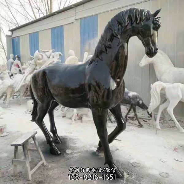 城市廣場擺放玻璃鋼馬動(dòng)物雕塑工藝品（1）