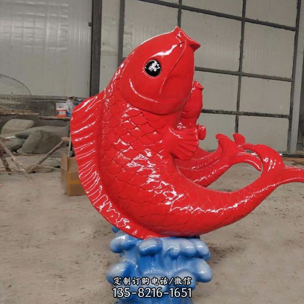 游樂園水池擺放玻璃鋼彩繪噴水鯉魚雕塑（1）