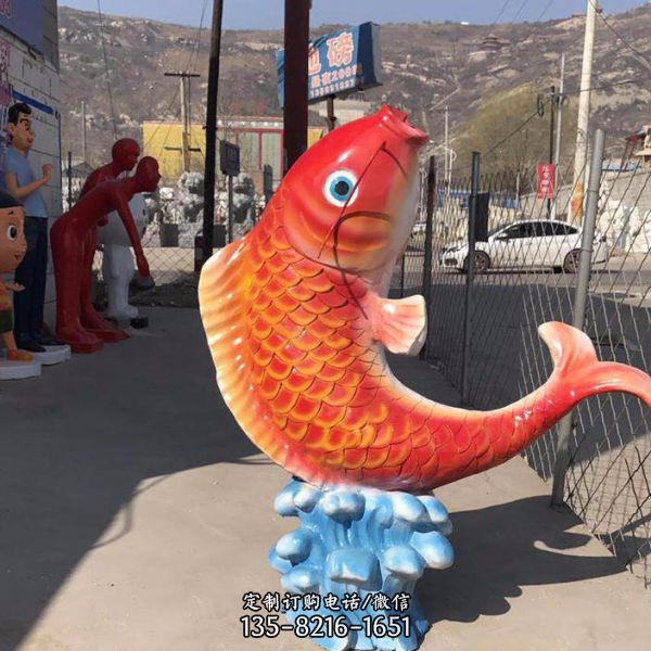 游樂園水池擺放玻璃鋼彩繪噴水鯉魚雕塑（3）