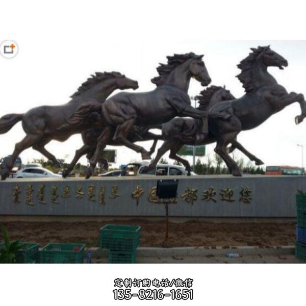 廣場大型奔騰的馬群雕塑（1）
