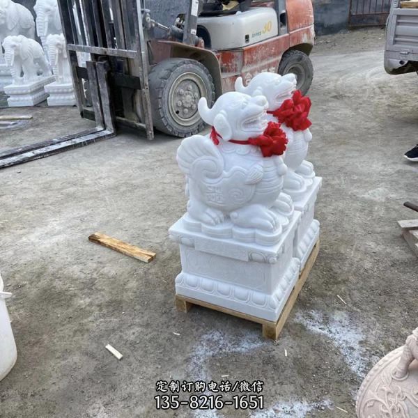 庭院門口漢白玉石雕麒麟擺件