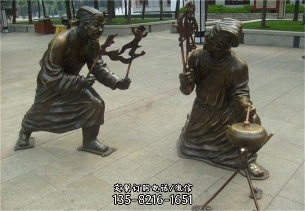步行街廣場擺放鑄銅抽象人物雕塑