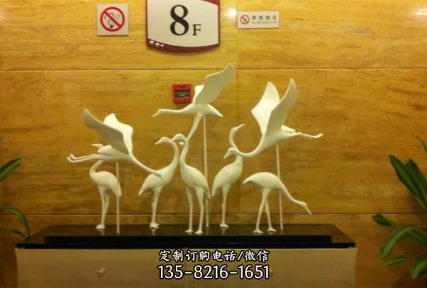 室內(nèi)創(chuàng)意玻璃鋼抽象動物景觀天鵝雕塑