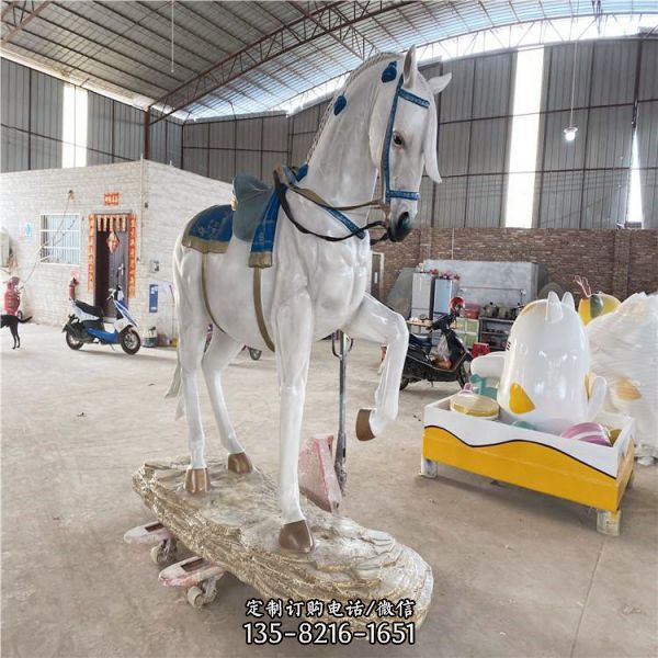戶外公園綠地?cái)[放玻璃鋼馬動(dòng)物雕塑（1）