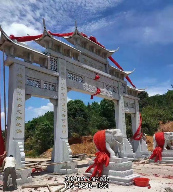 景區入口擺放大理石雕刻三門 五門牌坊（1）