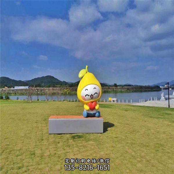 城市廣場擺放農副產品玻璃鋼梅子卡通雕塑（4）