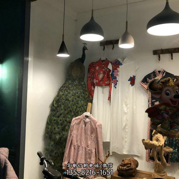 店鋪室內(nèi)裝飾玻璃鋼仿真孔雀小品雕塑