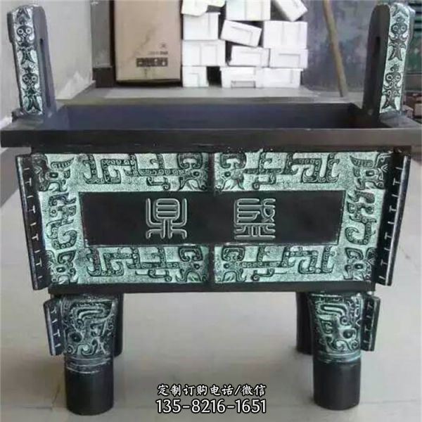 景區(qū)廣場擺放青銅四足銅鼎雕塑（2）