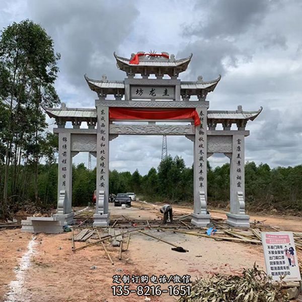 景區農村入口仿古青石三門石牌坊 造型端莊（2）