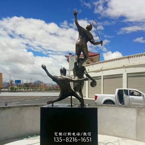 景區廣場擺放玻璃鋼仿銅運動人物雕塑