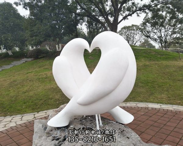不銹鋼公園創意愛心鴿子雕塑