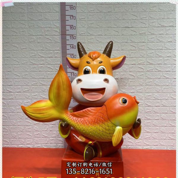 商場(chǎng)室內(nèi)擺放玻璃鋼卡通牛吉祥物小品雕塑（4）