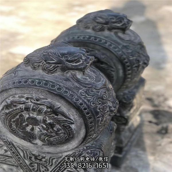 庭院門(mén)前擺放黑青石 雕刻獅子門(mén)墩（5）