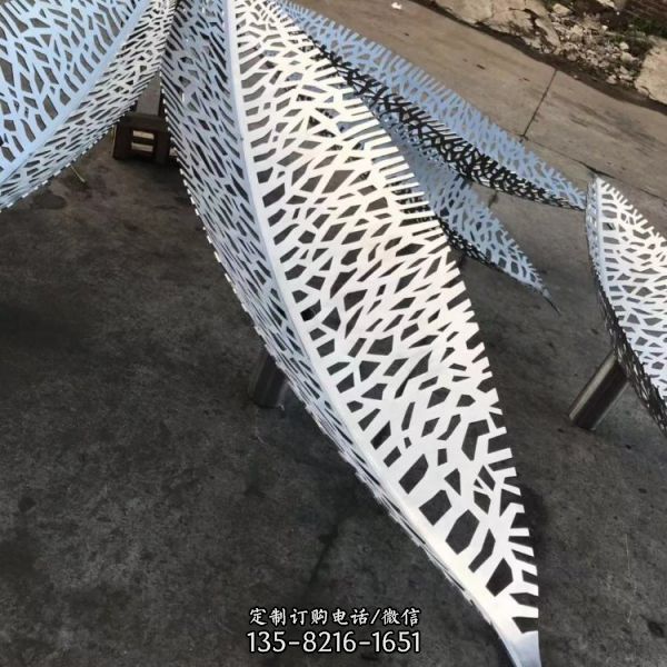 廣場水景不銹鋼抽象圓環(huán)創(chuàng)意鏤空圓環(huán)雕塑（5）