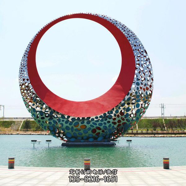 園林戶外不銹鋼鏤空噴漆圓環(huán) 水景觀雕塑