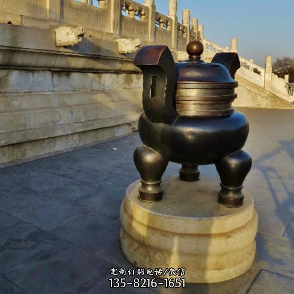 祠堂戶外擺放大型鑄銅香爐雕塑（1）