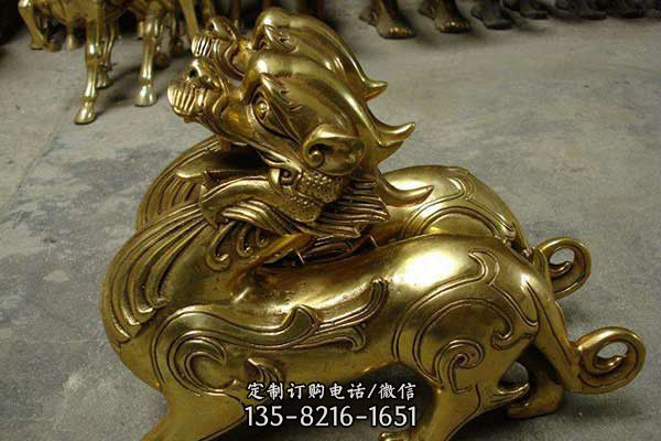 景區(qū)創(chuàng)意不銹鋼噴金烤漆貔貅雕塑