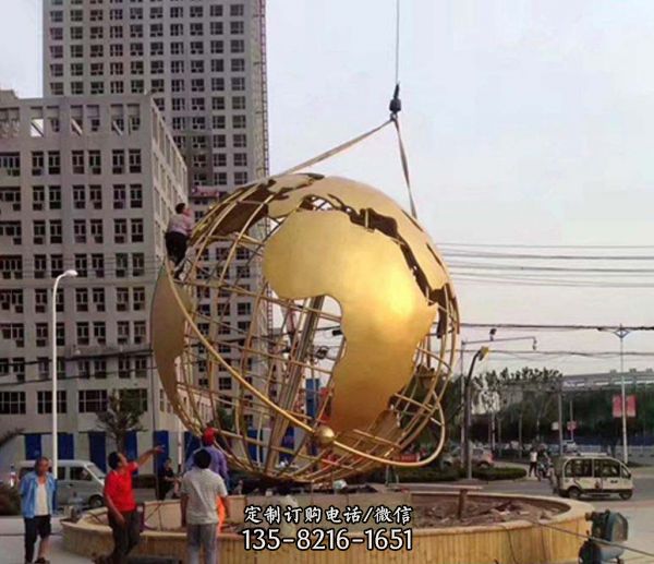 城市廣場創(chuàng)意不銹鋼鎏金地球儀雕塑