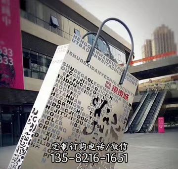 不銹鋼鏤空創意城市街道購物袋雕塑