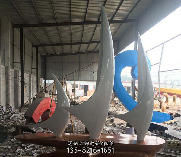 企業庭院擺放彩繪白色玻璃鋼帆船雕塑