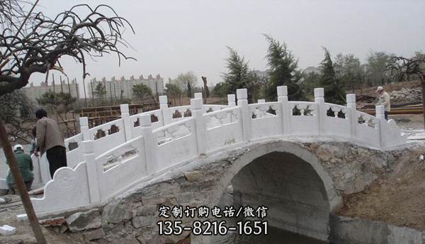 園林景觀湖水石拱橋漢白玉欄桿