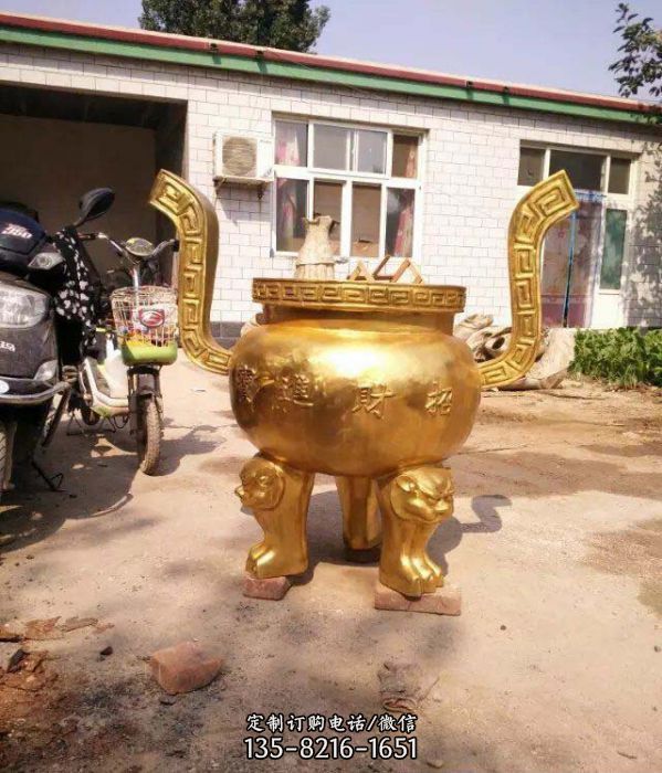 宗廟祠堂戶外擺放鍍金圓形香爐雕塑