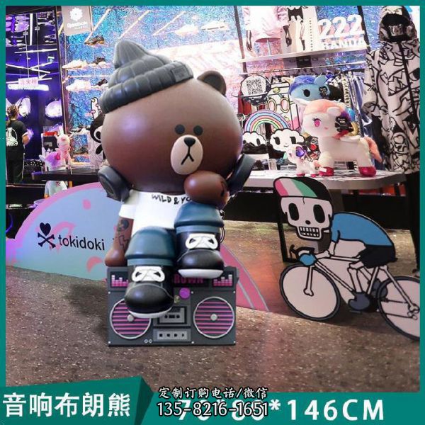 裝飾玩偶的擺放音響布朗熊玻璃鋼熊雕塑