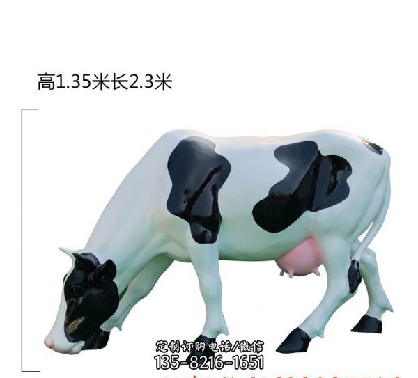 草坪一只爬行的女款玻璃鋼牛雕塑