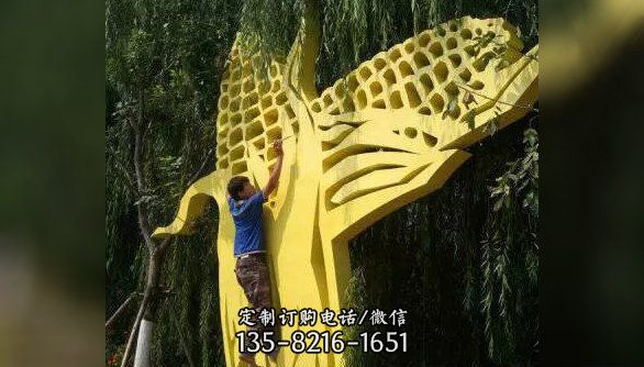 景區海邊擺放彩繪不銹鋼玉米雕塑