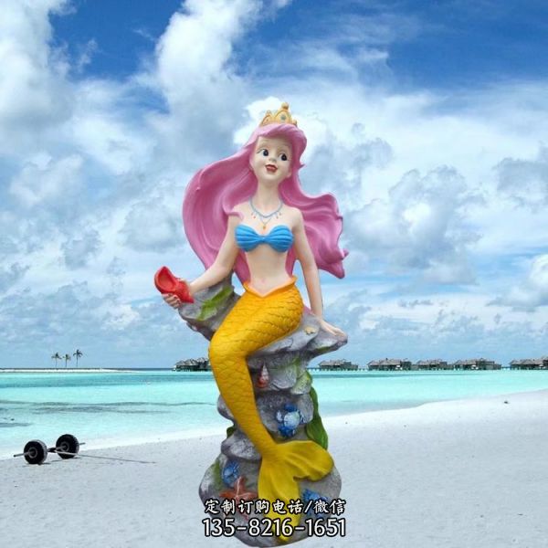 海邊公園擺放的紅頭發的玻璃鋼彩繪美人魚雕塑