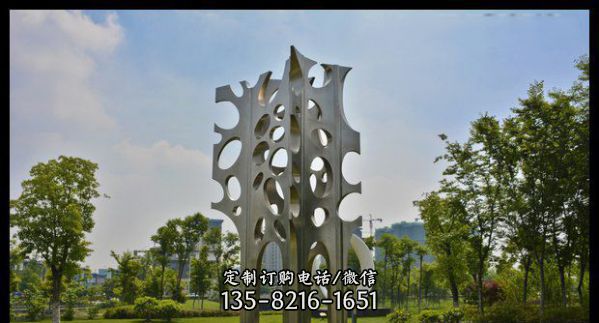 學院廣場不銹鋼抽象松樹雕塑
