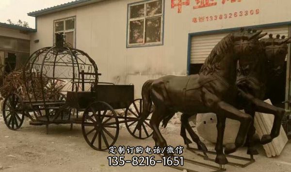 購物商場擺放黑色鑄造青銅馬車雕塑