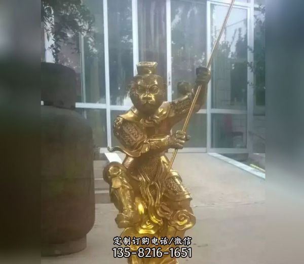 兒童游樂場玻璃鋼仿真齊天大圣孫悟空鍍金仿銅雕塑
