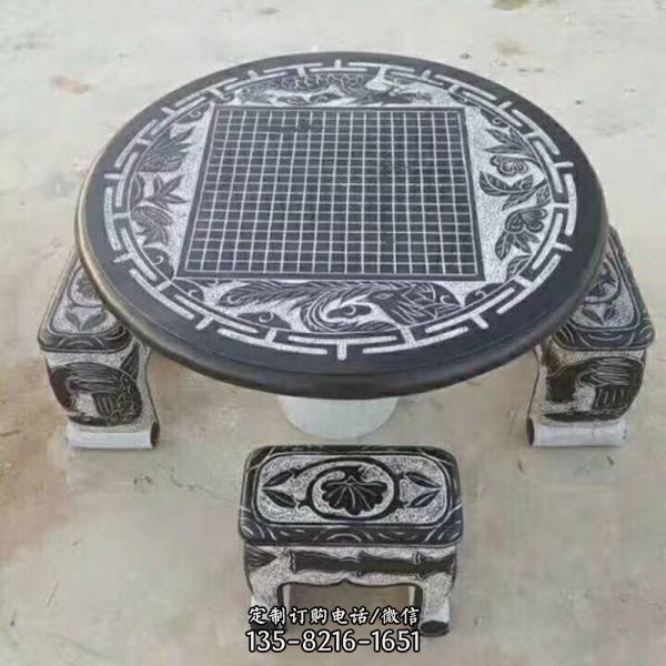公園擺放創(chuàng)意雕刻棋盤格圓桌方凳雕塑