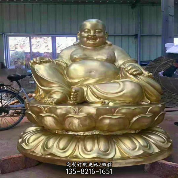 景區大型不銹鋼噴金鎏金坐著的彌勒佛雕塑