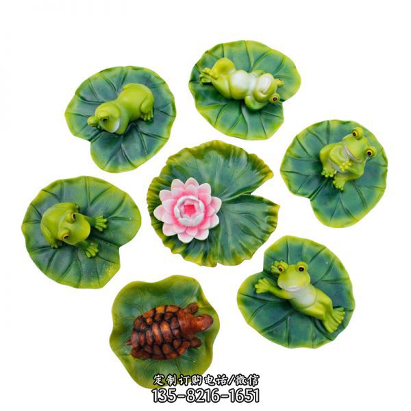 荷葉上姿態各異休息中的玻璃鋼青蛙雕塑