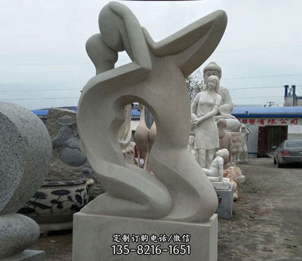 廣場石雕抽象親吻的情侶雕塑