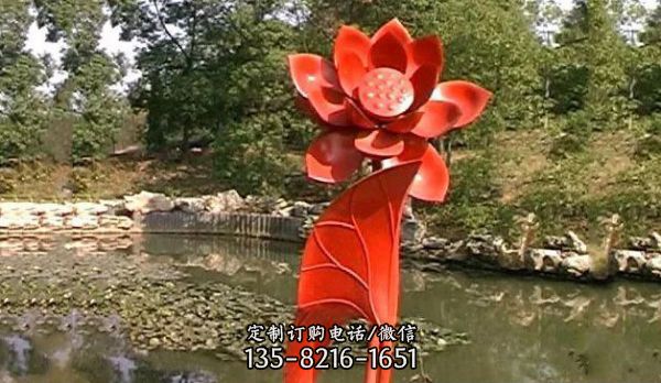 池塘公園玻璃鋼彩繪荷花雕塑