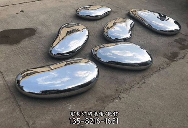 戶外創(chuàng)意不銹鋼鏡面大小不同的水滴雕塑