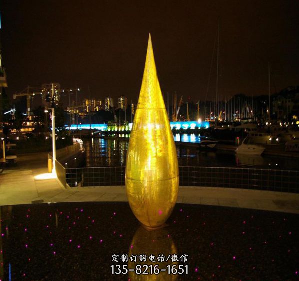 夜晚景區(qū)戶外照明裝飾黃色燈光水雕塑