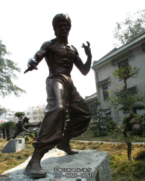 影院創(chuàng)意玻璃鋼仿銅功夫明星李小龍雕塑
