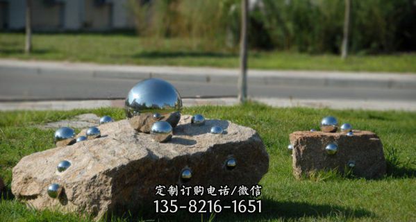 公園草坪創(chuàng)意抽象不銹鋼鏡面大小不同的球體雕塑