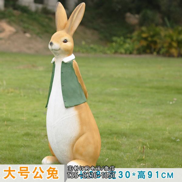 商業(yè)街?jǐn)[放一只卡通樹脂兔子雕塑