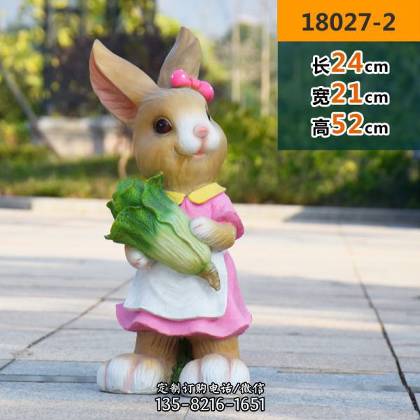 街道一只呆萌拿白菜的樹脂兔子雕塑