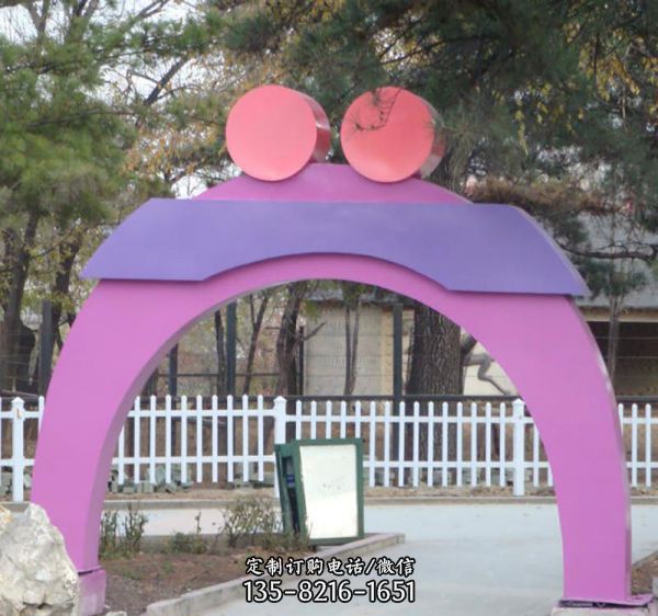 公園創意抽象玻璃鋼愛心雕塑