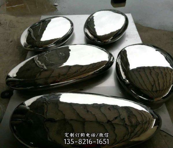不銹鋼鏡面大小不一的戶外鵝卵石雕塑