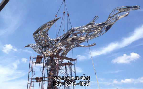 城市不銹鋼鏤空創意飛翔的鴿子雕塑
